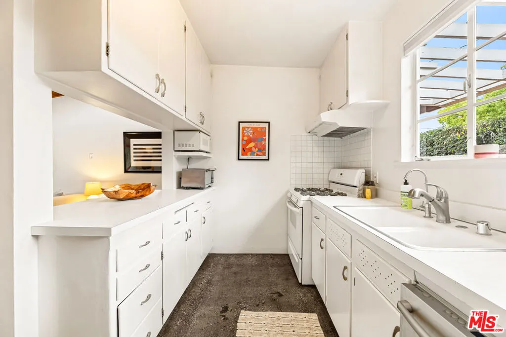 150 N Ontario Street, Burbank, California 91505 home-pic-10